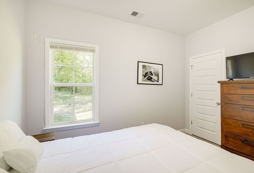 Sunny Memphis Home ~ 2 Mi To Beale Street!