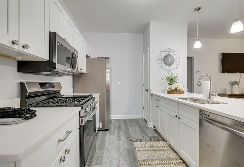 Sunny Memphis Home ~ 2 Mi To Beale Street!