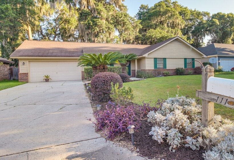 Sunny Savannah Home W/ Hot Tub ~ 10 Mi To Downtown