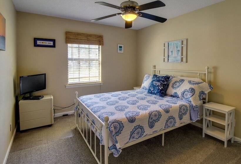 Sunny Savannah Home W/ Hot Tub ~ 10 Mi To Downtown