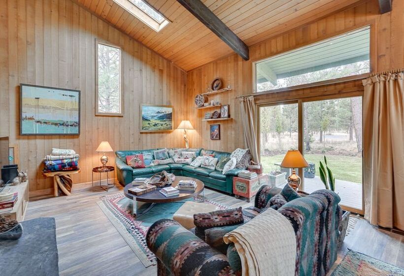 Sunriver Resort Home: Near Skiing, Town & Trails