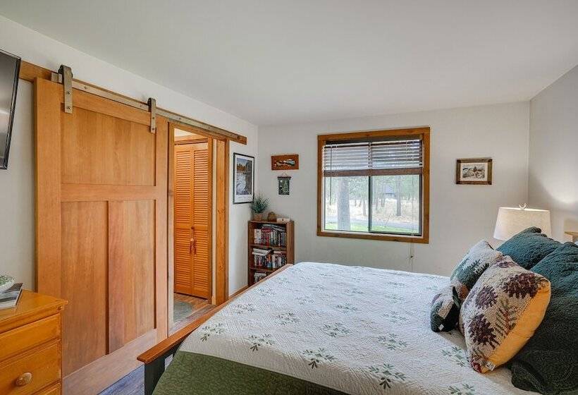 Sunriver Resort Home: Near Skiing, Town & Trails