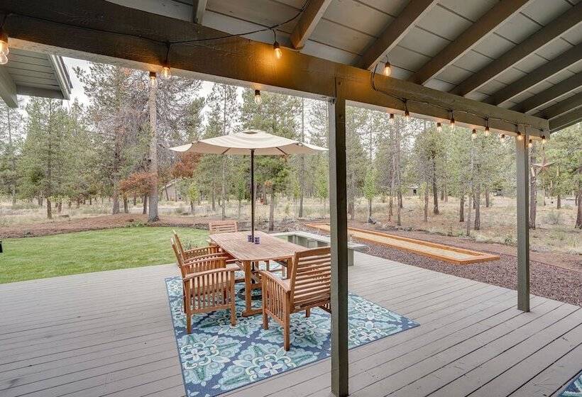 Sunriver Resort Home: Near Skiing, Town & Trails