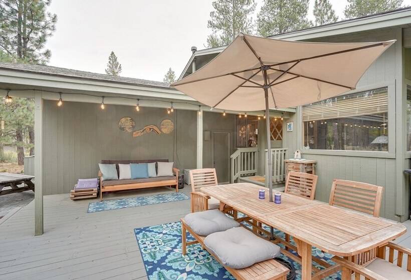 Sunriver Resort Home: Near Skiing, Town & Trails