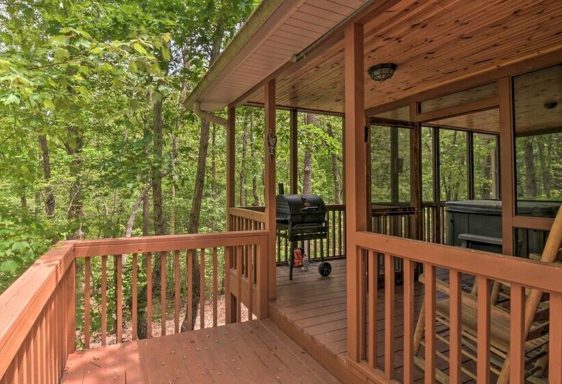 The Honeybee Cabin W/ Private Porch + Hot Tub