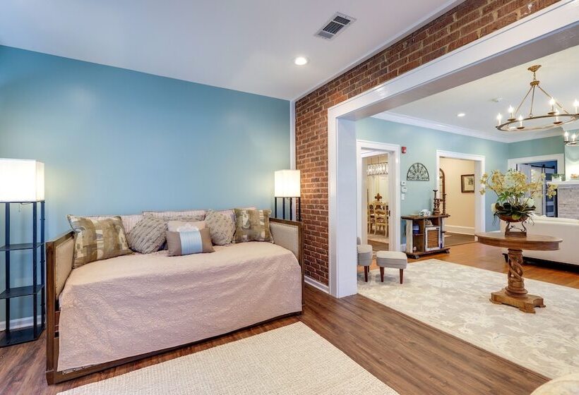 The Inn On Second    Jackson Family Home!