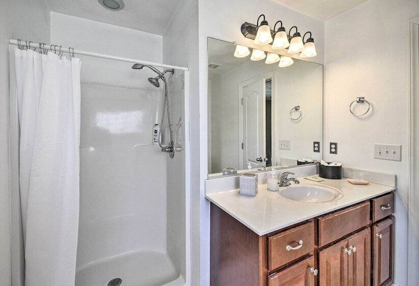 The Lucas:  Cheery House W/ Fenced Backyard!