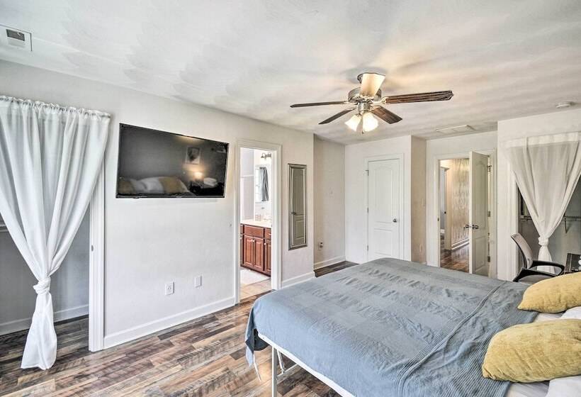 The Lucas:  Cheery House W/ Fenced Backyard!