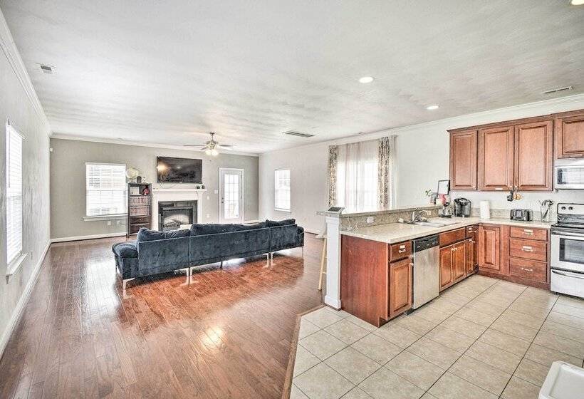 The Lucas:  Cheery House W/ Fenced Backyard!