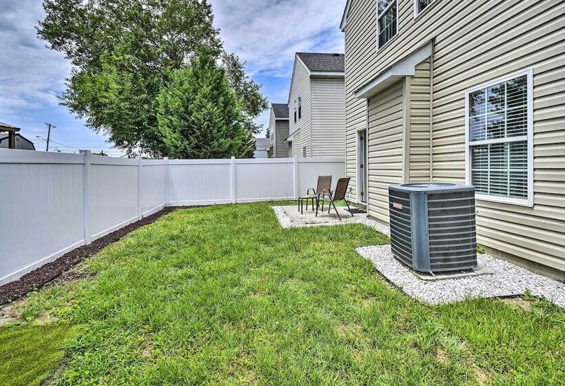 The Lucas:  Cheery House W/ Fenced Backyard!