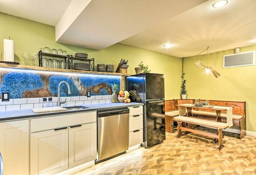 The Owls Nest W/ Hot Tub & Forest Views!