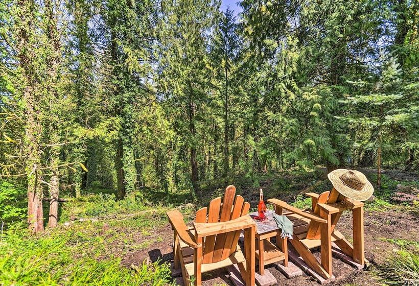 The Owls Nest W/ Hot Tub & Forest Views!