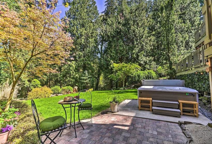 The Owls Nest W/ Hot Tub & Forest Views!