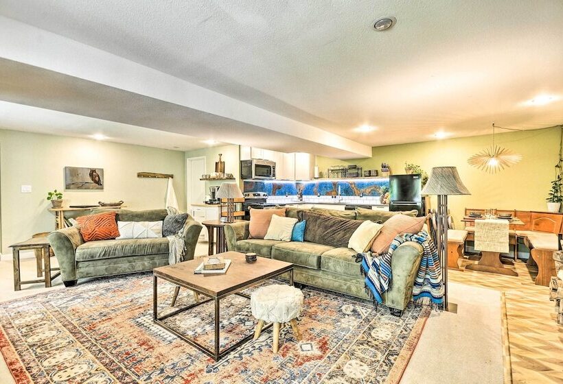 The Owls Nest W/ Hot Tub & Forest Views!