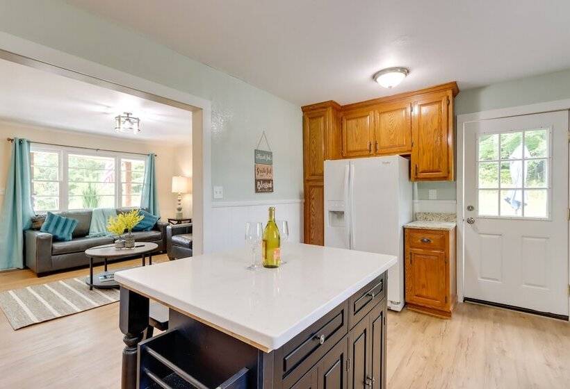 The Sunrise Cottage W/ Hot Tub, 3 Mi To Downtown