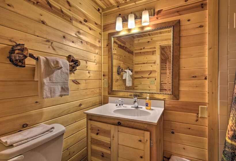 The Wishing Well Cabin W/ Pool Table & Firepit!