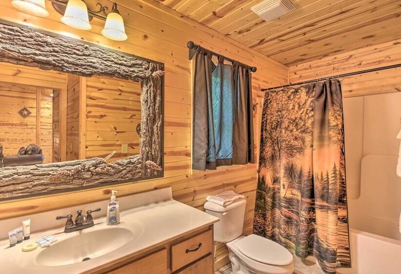 The Wishing Well Cabin W/ Pool Table & Firepit!