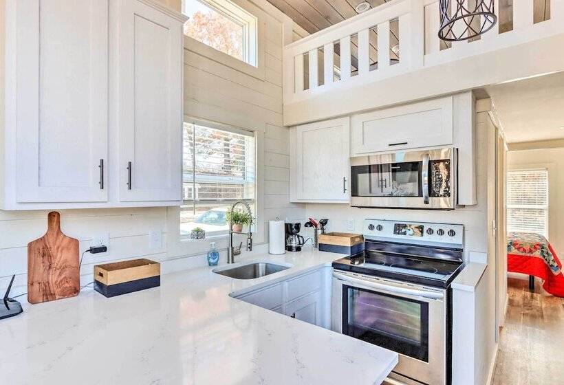 Tiny Home Retreat W/ Fire Pit ~ 3 Mi To Lake!