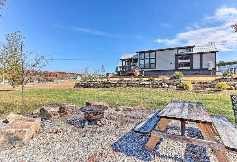 Tiny Home Retreat W/ Fire Pit ~ 3 Mi To Lake!