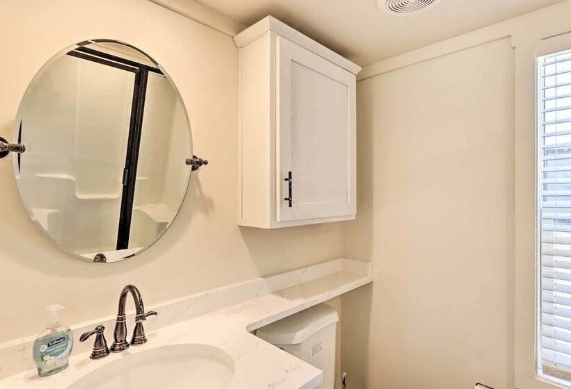 Tiny Home Retreat W/ Fire Pit ~ 3 Mi To Lake!