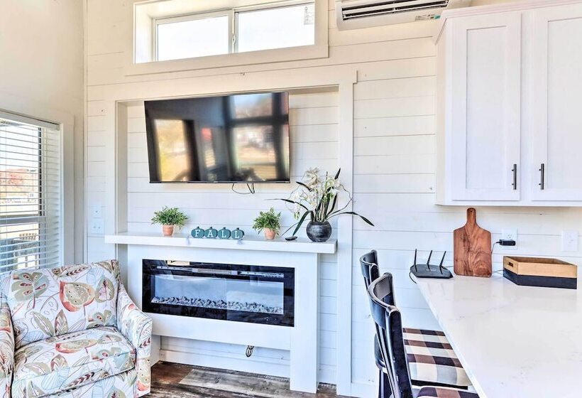 Tiny Home Retreat W/ Fire Pit ~ 3 Mi To Lake!