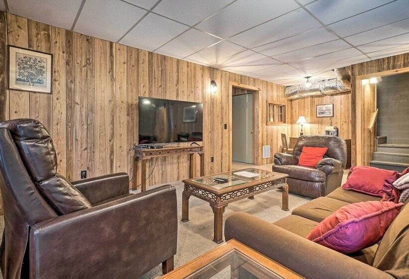 Hot Tub & Fire Pit: Trinity Oaks Escape