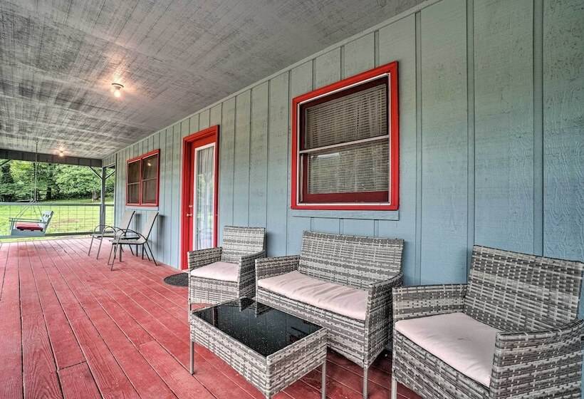 Hot Tub & Fire Pit: Trinity Oaks Escape