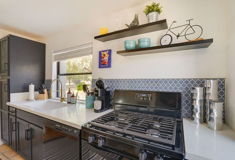 Tuscon Desert Retreat With Patio Near U Of A!