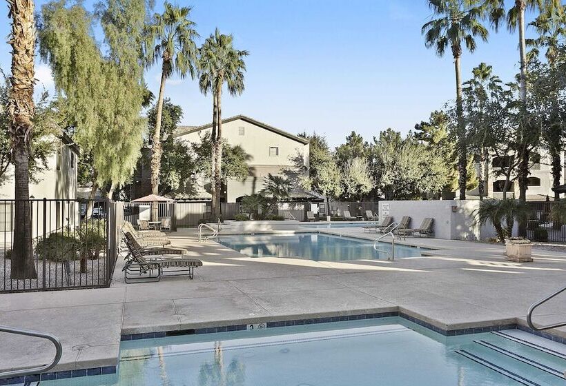 Two Cozysuites Apartment Chandler