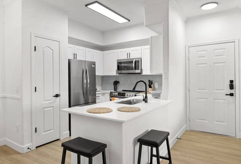 Two Cozysuites Apartment Chandler