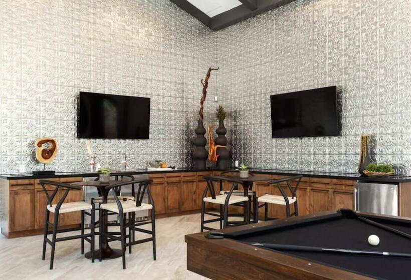 Two Cozysuites Apartment Chandler