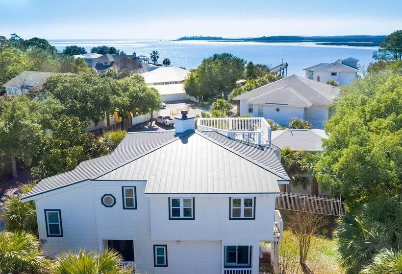 Tybee Island Home W/ Rooftop & Ocean Views!