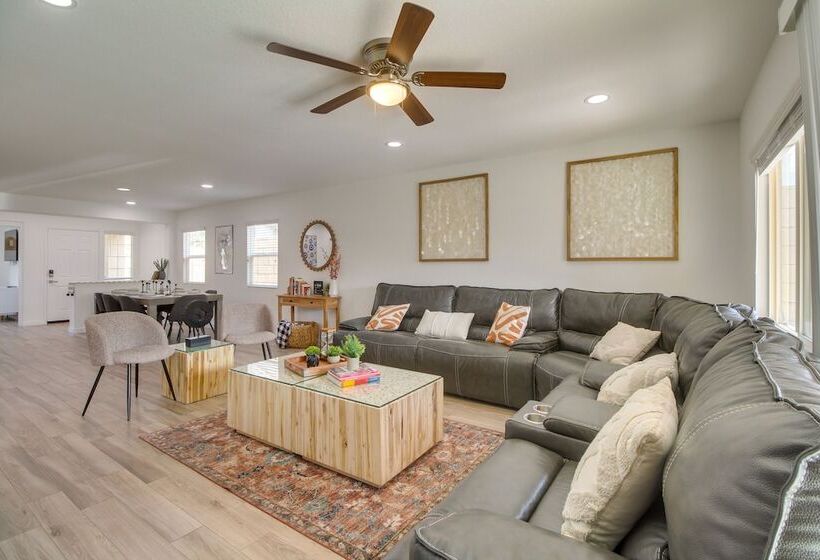 Chic Indio Oasis W/ Game Room + Gas Grill!