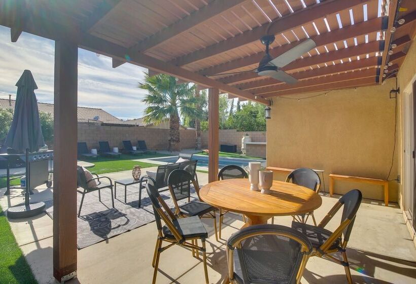 Chic Indio Oasis W/ Game Room + Gas Grill!