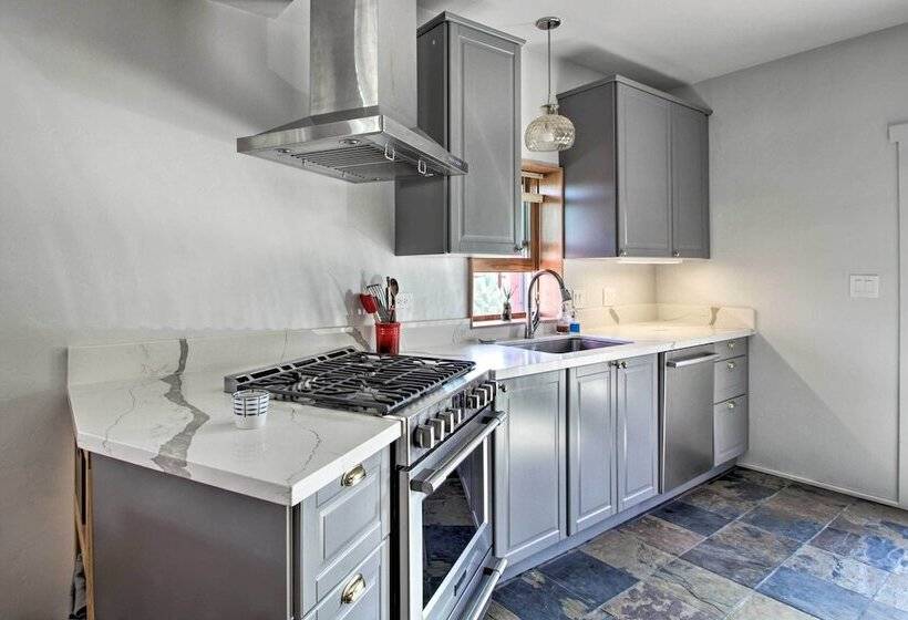 Unique & Historic Abode: Explore Downtown Tucson!