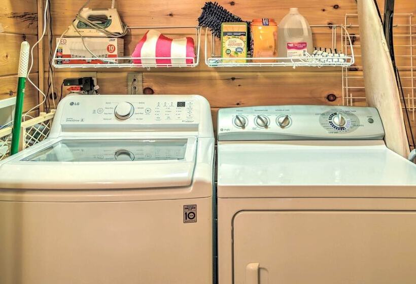 Unique Mineral Bluff Home With Mountain Views!