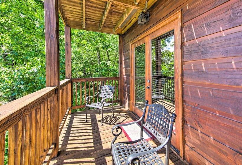 Unique Mineral Bluff Home With Mountain Views!