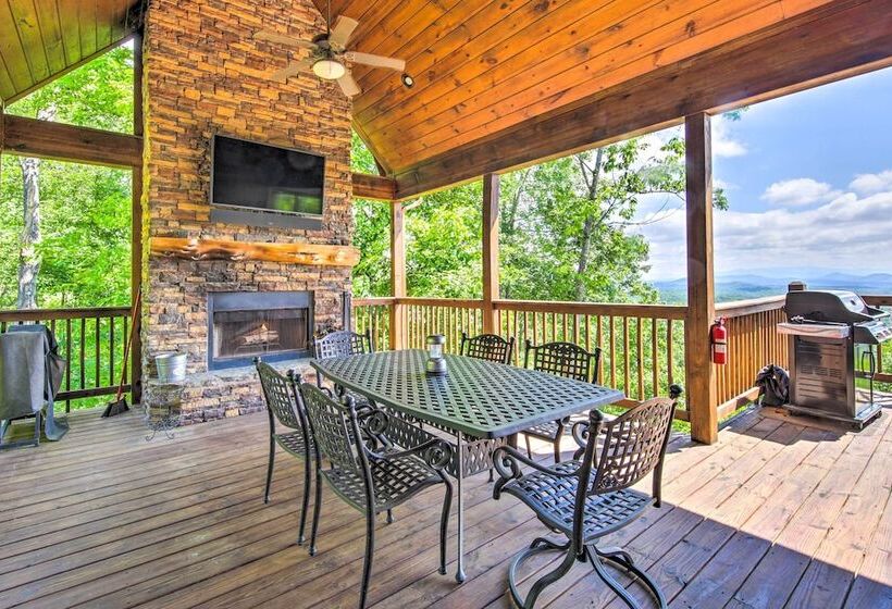 Unique Mineral Bluff Home With Mountain Views!