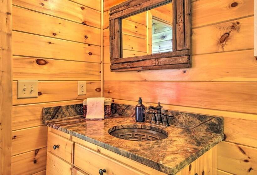 Unique Mineral Bluff Home With Mountain Views!