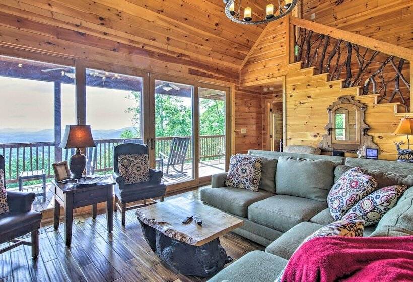 Unique Mineral Bluff Home With Mountain Views!