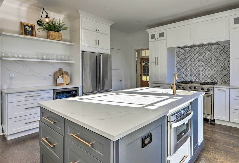 Updated Columbus Home < 3 Mi To Downtown!