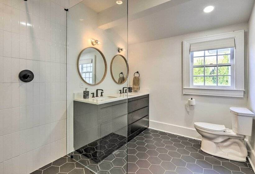 Updated Columbus Home < 3 Mi To Downtown!