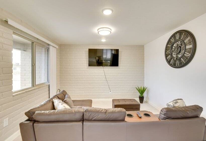 Updated El Paso Home 14 Mi To Downtown!