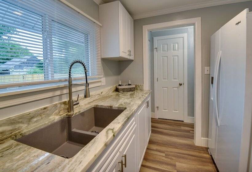 Walk To Beach: Hampton Home W/ Grill!