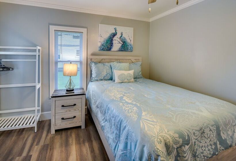 Walk To Beach: Hampton Home W/ Grill!