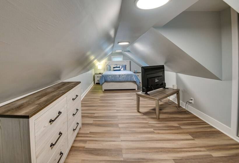 Walk To Beach: Hampton Home W/ Grill!