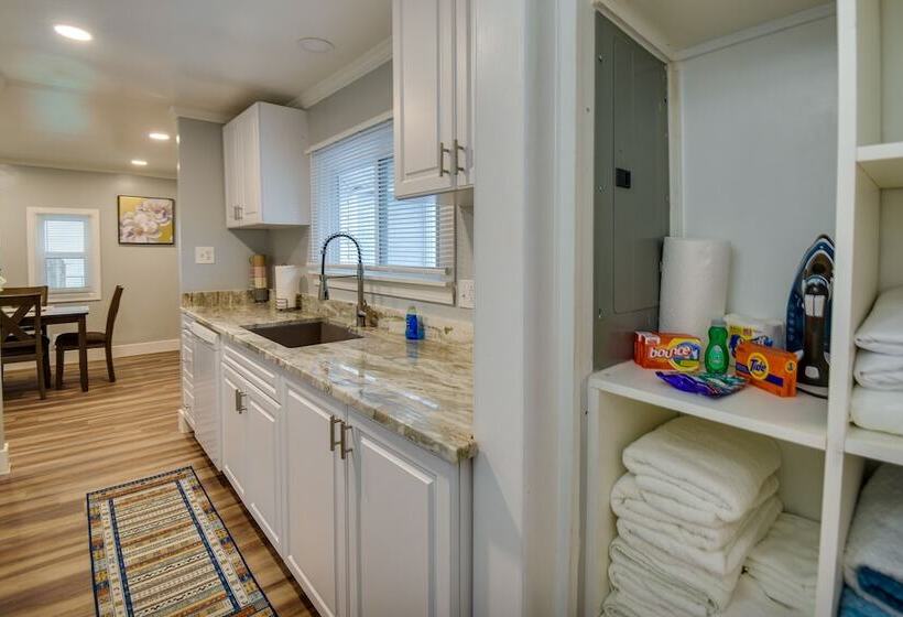 Walk To Beach: Hampton Home W/ Grill!