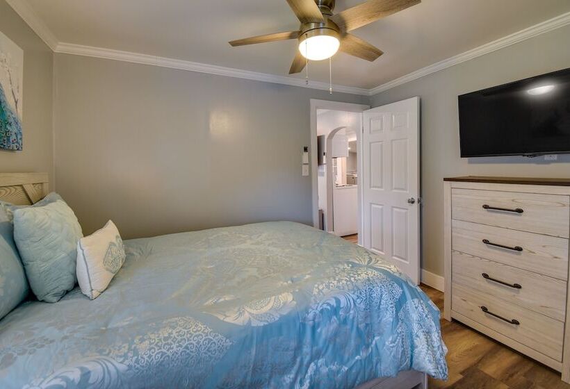 Walk To Beach: Hampton Home W/ Grill!