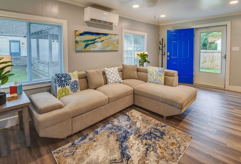 Walk To Beach: Hampton Home W/ Grill!