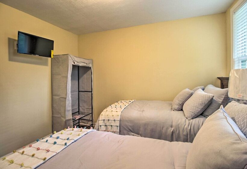 Updated Savannah Hideaway W/ Luxury Backyard!